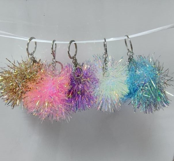 KEY RING WITH POM PON